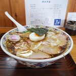 白河手打らーめん　うさぎ - 定番の「中華・大盛り」この油浮き！