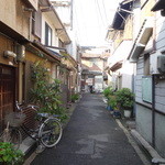 喫茶いく - 裏手の路地