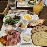 ビストロ アン ファミーユ - モーニングプレート＋ドリンク（オレンジジュース）