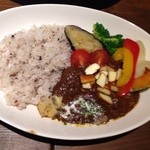 ベースキャンプ - この牛スジカレー、かなりうまい！