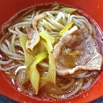 そば処 しろやま - 蕎麦に鴨汁をかけて