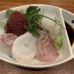 肴町 匙 - お刺身4種。カツオ、ミスダコ、タイとイサキだったかな