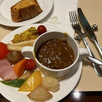 カシュカシュ - 牛すじカレーに温野菜を入れて食べるのが個人的におすすめ！