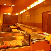 八千代本店 - 一階のカウンター