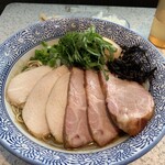 破壊的イノベーション - 濃厚チャーシュー、大葉、たまご