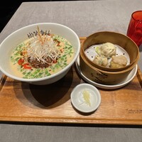 彬龍華 66 - 名物 元祖66くるみ担々麺+蒸し点心3種
