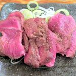 四文屋 - 和牛レアステーキ￥390