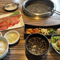 焼肉 べこ亭 たまプラーザ本店 - 2種のタン塩御膳