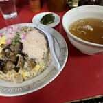 栄楽 - 五目炒飯1100円