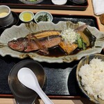 魚屋直営地魚食堂 魚まる - グルクン定食