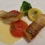 ドミニク・ブシェ トーキョー - イトヨリダイのポワレ　シャンピニオンのラビオリ　トマトのコンフィ（アップ）