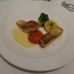 ドミニク・ブシェ トーキョー - イトヨリダイのポワレ　シャンピニオンのラビオリ　トマトのコンフィ