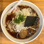らーめん専門 やくみや - ・濃い口醤油らあめん(細麺) 900円/税込
・大盛り 100円/税込
・味玉1個 100円/税込
・ねぎ(白がねぎ) 150円/税込
