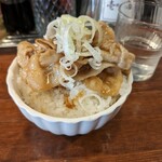 付麺屋 壱志 - 生姜焼き丼の甘辛さがニラソバにマッチ