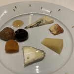 ロオジエ - 青かびはロックフォール　シェーブルはサントモールトゥレーヌ　ハードはゴーダ　ウォッシュはエポアスをいただきました。