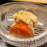 道人 - ⑧胡麻和え白芋茎&フルーツトマト
      白芋茎の軟らかくトゥルンとした食感、穏やかな甘み、胡麻のコク、フルーツトマトの爽やかな甘みと仄かな酸味、ホッとひと息つける一品