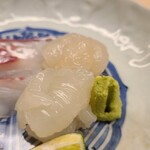 道人 - ④伊勢海老(兵庫県淡路島産)
      産卵は初夏～秋、旬は秋～冬
      プリプリとして旨みと甘みが凄いのですが、ほのかに薫りもあり、ちょっと驚き
      本当に仕入力と手当の技術が凄いのだと感じ入ります