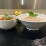 ラーメン まる五 - 鶏白湯ラーメン＋チャーシュー丼＝1,150円（税込）　※横からも