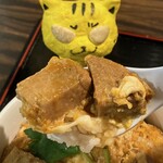ラーメン まる五 - チャーシュー、にゅ～～ん！