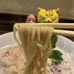 ラーメン まる五 - 麺、にゅ～～ん！