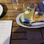 250103186 - 最初に出てきた、トマトとコンソメのジュレとパテ。両方とも美味しすぎて、最初から幸先の良いスタートです。