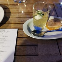 BISTRO FAVORI 代官山 - 最初に出てきた、トマトとコンソメのジュレとパテ。両方とも美味しすぎて、最初から幸先の良いスタートです。