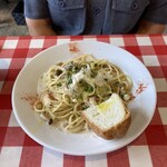 トラットリア・バンビーナ - きの子とベーコンのクリームパスタ