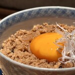 炭焼 おかげさん - 卵黄醤油漬け乗せ鳥そぼろ丼