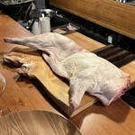 HIGASHITANI  - 猪の半身登場