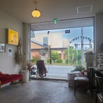 カッフェ ビアンコ - 店内から河瀬駅東口が見えます。