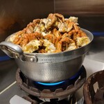 すが弥 - クリガニの脚は剥くのが大変なので、お味噌汁の出汁にしました