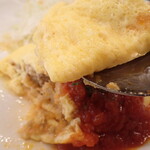 トーコーキッチン - 野菜と豚ひき肉の具材を ふわふわのやわらかい卵で 包み トマトソース共に