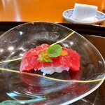 小松 弥助 - 漬けマグロのこのわた乗せ。