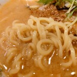 らぁめん 一福 - モチモチの麺は茹で加減も理想的。