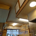 らぁめん 一福 - 店内入って左は相席大机。