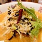 らぁめん 一福 - 山盛りの具。唐辛子は食べちゃダメ！(笑)