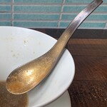 古民家ヌードゥル 黒揚羽森住 - 黄金色の美しいレンゲ