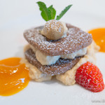 Royal Garden Cafe - ヘーゼルナッツクッキー・キャラメルムース＆アプリコットのコンフィ【2014年3月】