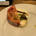 メリーズクラブ - カプレーゼ（アンチョビのせ）