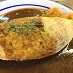 サンタローサ - とても綺麗なスタイル、
デミソース仕上げ、福神漬け付き。