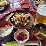 榊原ゴルフ倶楽部 - 鉄板焼肉定食と生中