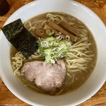 麺武者 - 濃厚醤油味（豚骨魚介白湯スープ）麺武者ラーメン