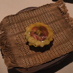 6 - 島豆腐の燻製とアボカドのタルト