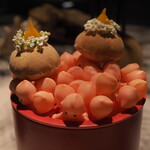 6 - 小麦粉のカップに生ハムのムース　キューピー