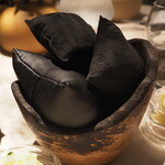 6 - イタヤ貝の貝柱、小麦粉のカップで