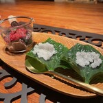カモシヤ クスモト - 牛煮込みをハーブで巻いて