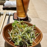 焼鳥 くまわき - 4種の新芽サラダ