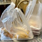 ペンタイ - この日も、テイクアウトを（カレー2種＋炒め物2種）