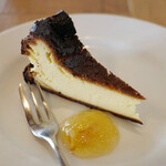 門戸サジキ - ミニデザート（バスクチーズケーキ）