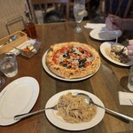 Trattoria e Pizzeria De salita 赤坂 - 